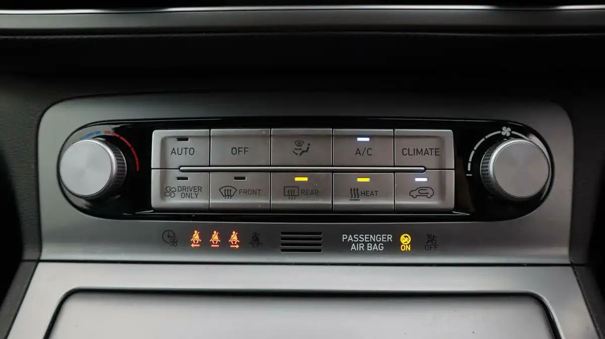 2022-hyundai-kona-e-ultimate-big-12