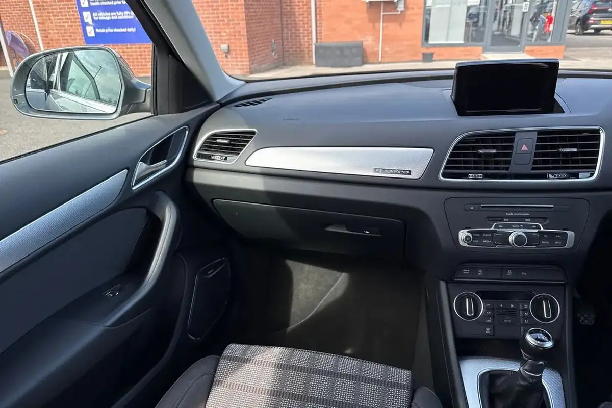 2015-audi-q3-20-tdi-quattro-se-150ps-big-18