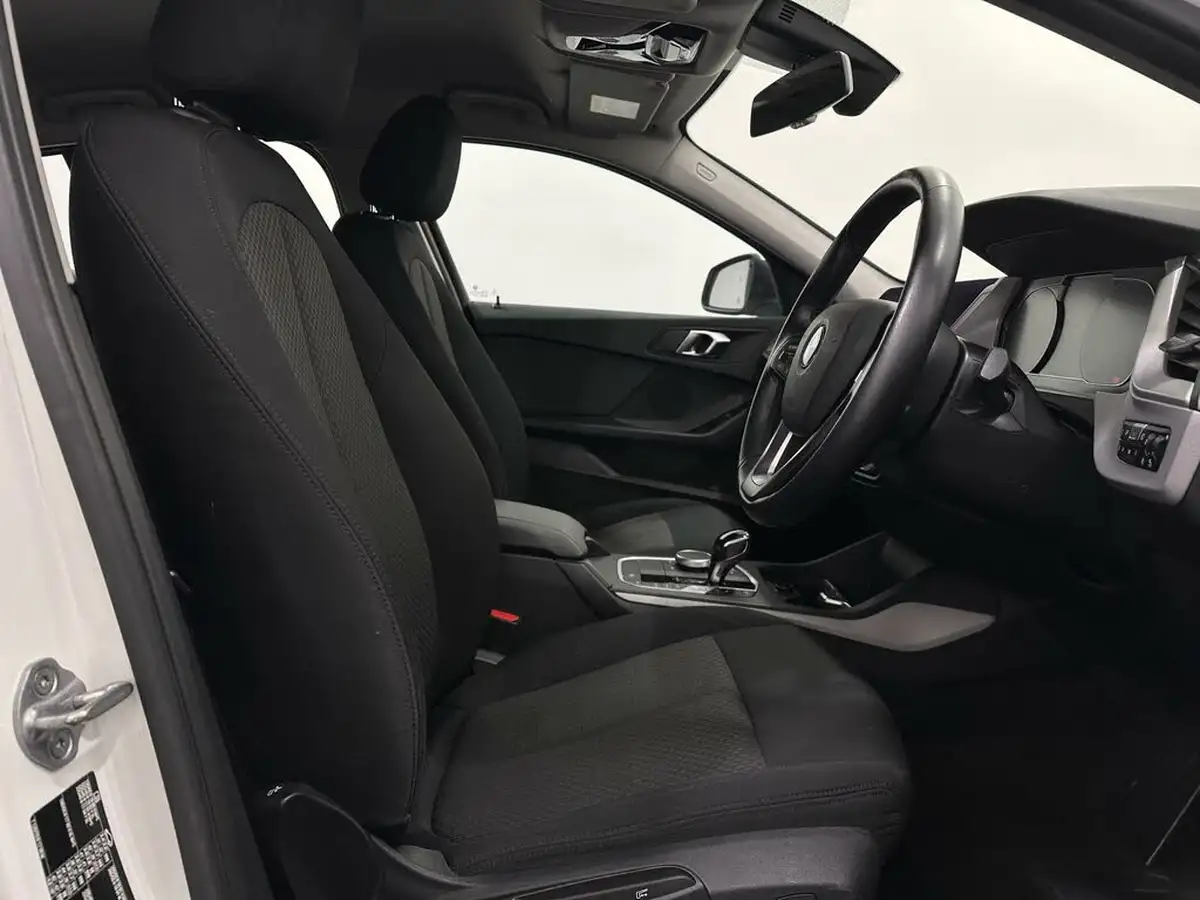 2021-bmw-1-series-15-118i-se-lcp-dct-big-27