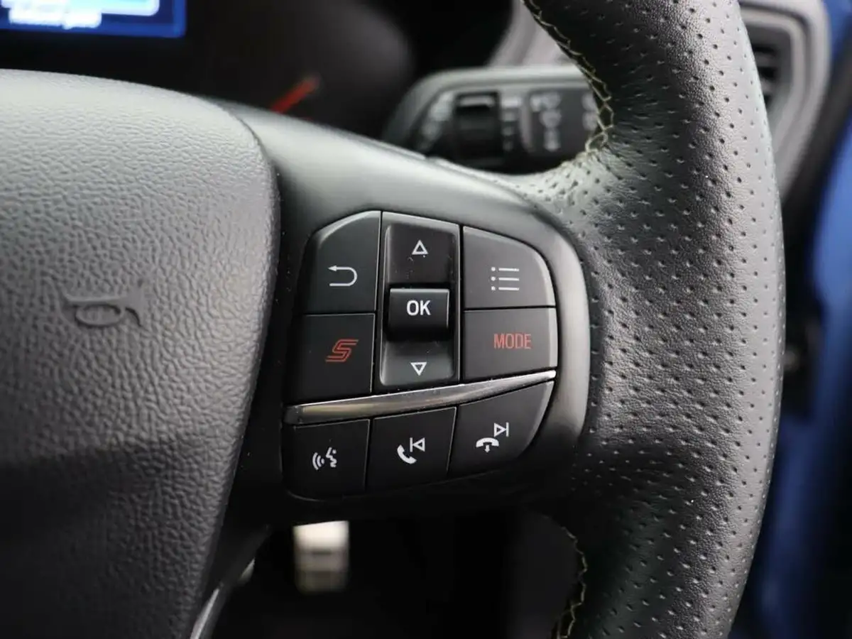 2020-ford-focus-20-st-hatchback-big-24