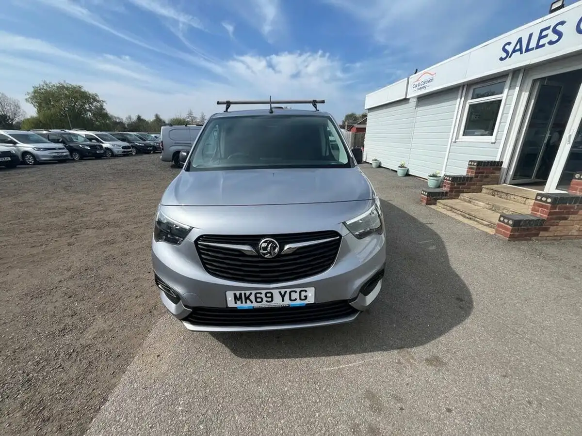 2019-vauxhall-combo-15cdti-sportive-2000-16v-100pseu6dt-l1h1panel-big-1