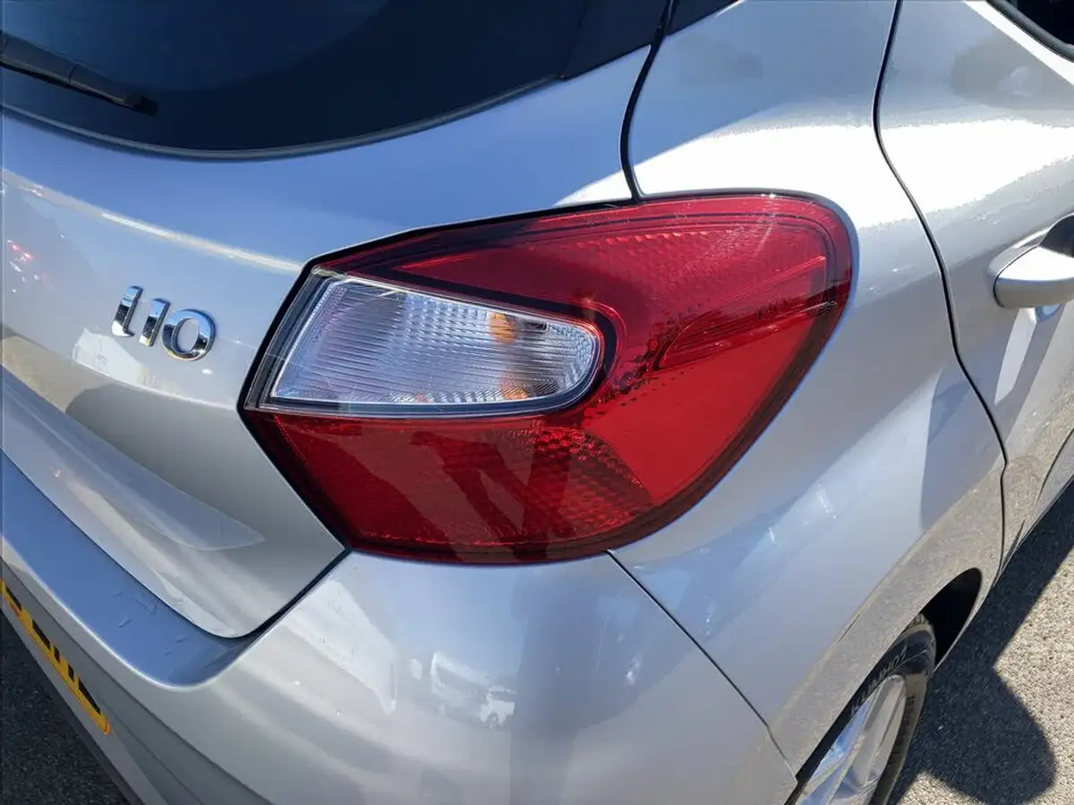 2023-hyundai-i10-10-se-connect-auto-big-33