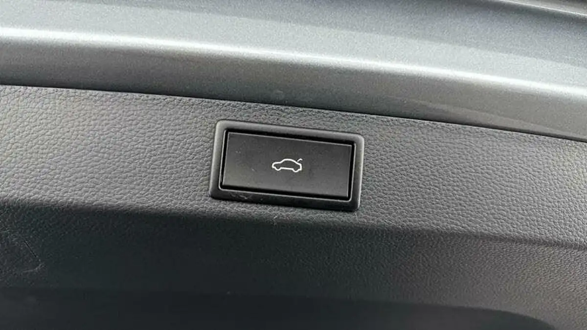 2019-skoda-karoq-15-tsi-se-l-dsg-big-32