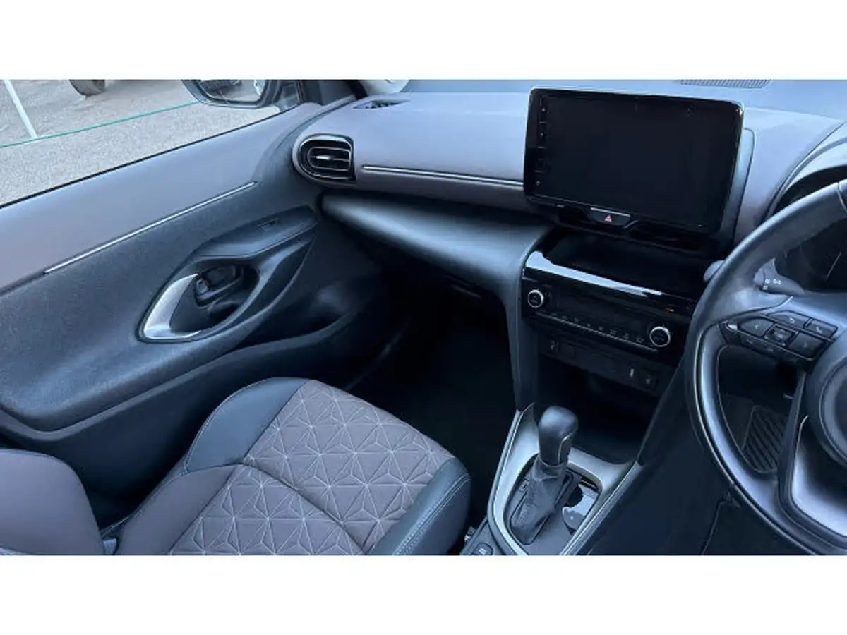 2022-toyota-yaris-cross-15-vvt-i-excel-big-13