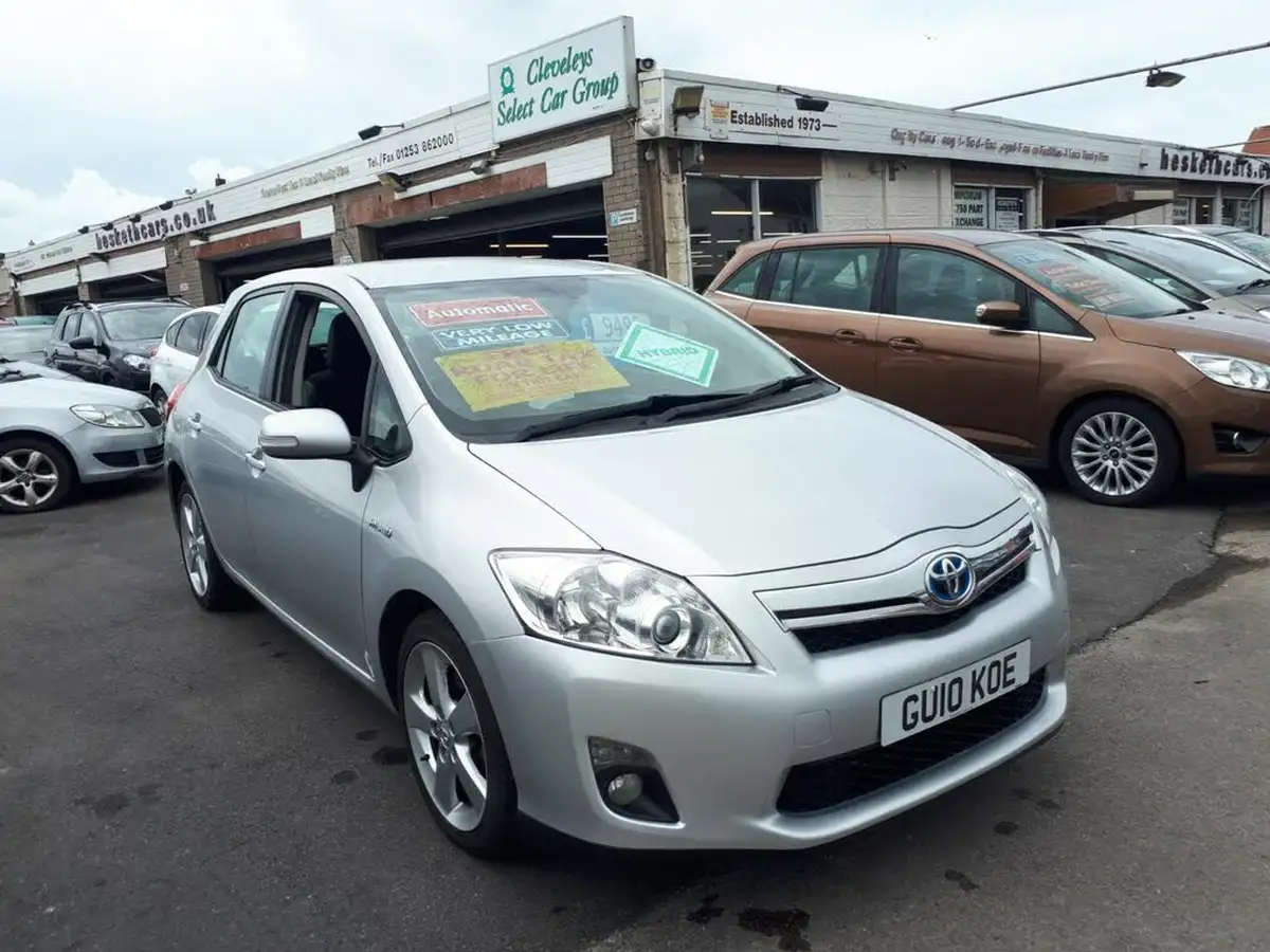 2010-toyota-auris-18-vvt-i-hsd-t-spirit-big-2