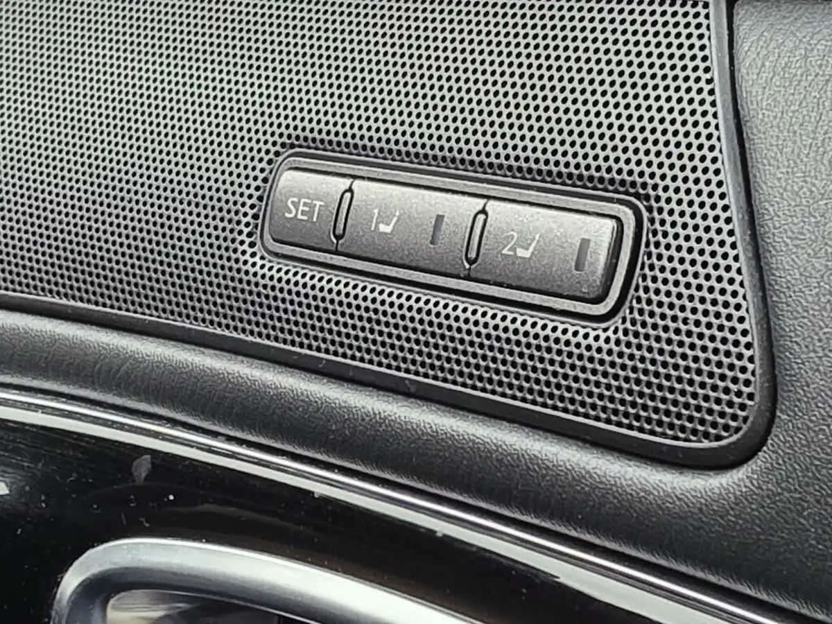 2016-infiniti-q70-37-sport-tech-big-19