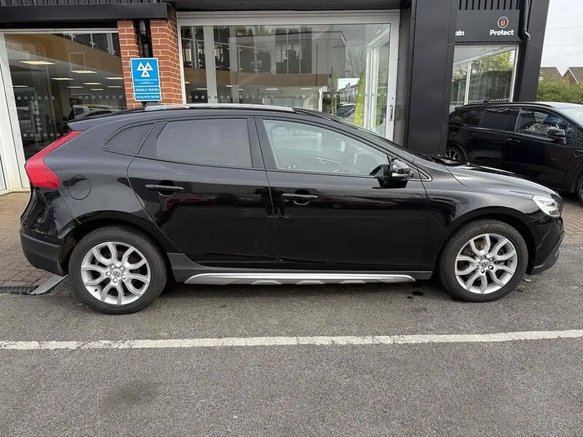 2018-volvo-v40-20td-d2-cross-country-pro-geartronic-big-7