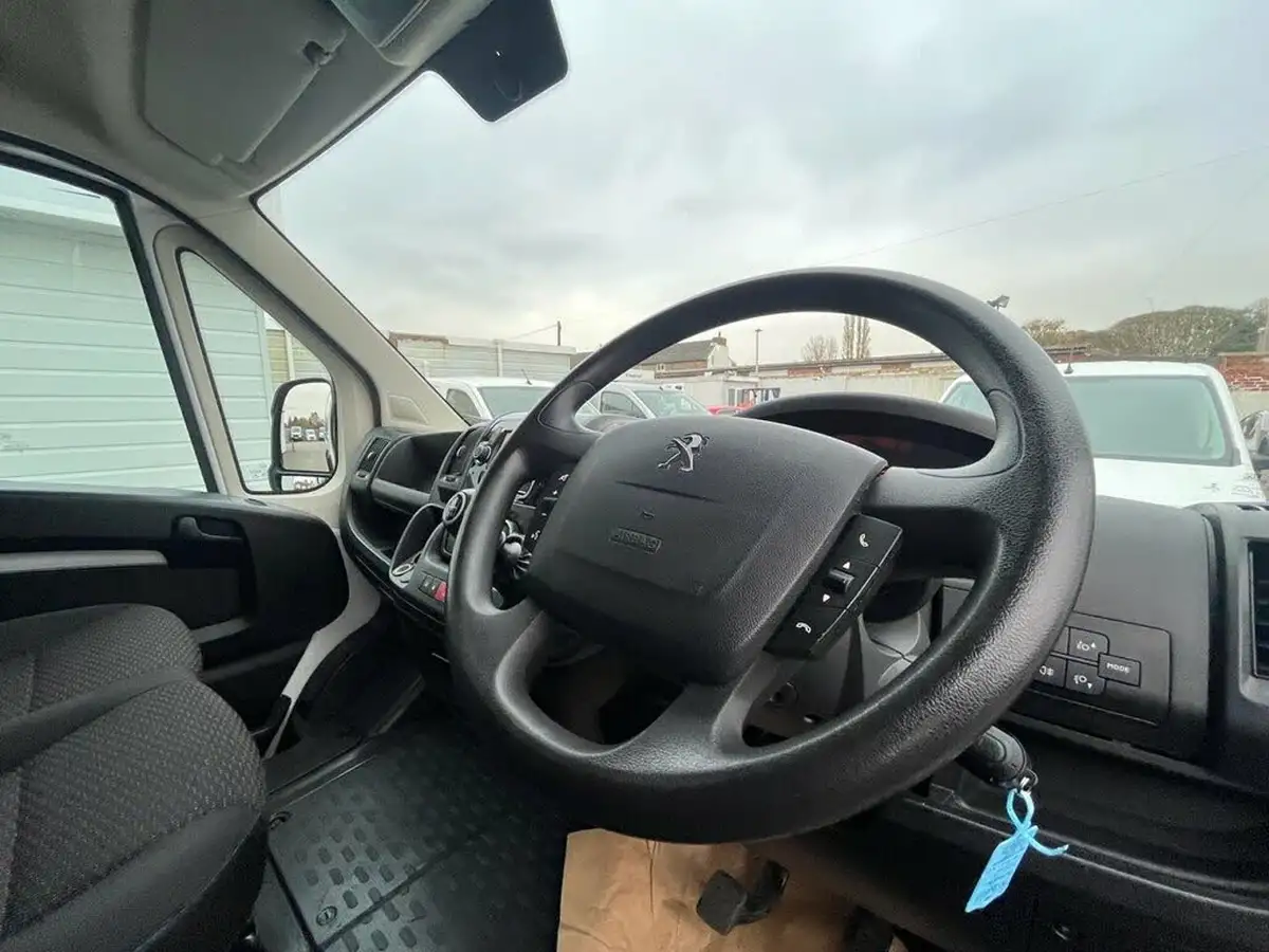 2021-peugeot-boxer-22-bluehdi-professional-435-l4-h2-140bhpeu6dt-big-10