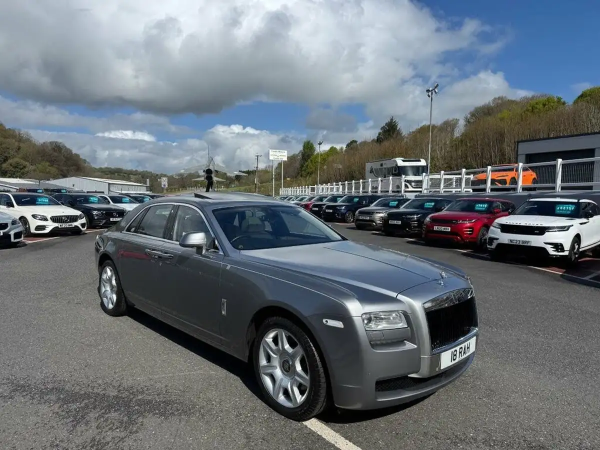 2014-rolls-royce-ghost-66-big-0