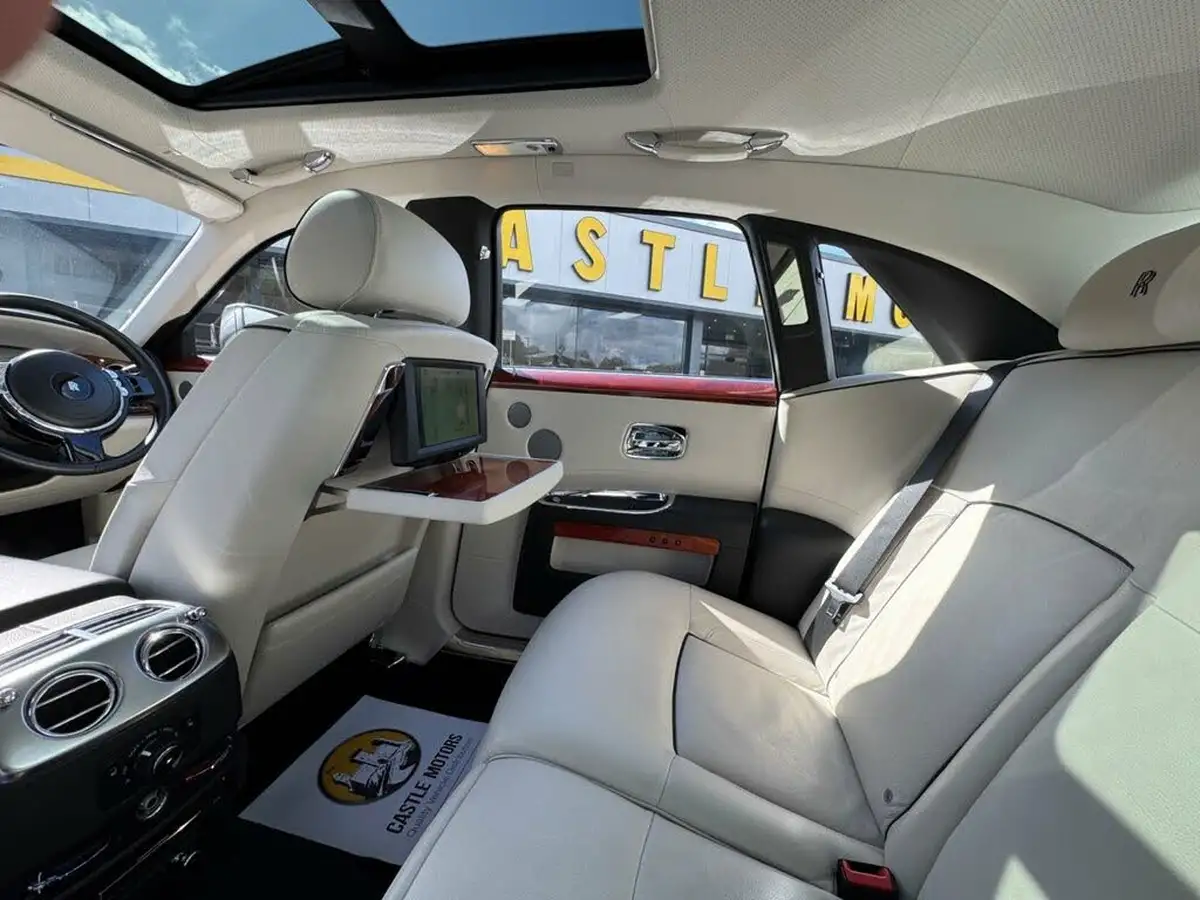 2014-rolls-royce-ghost-66-big-20