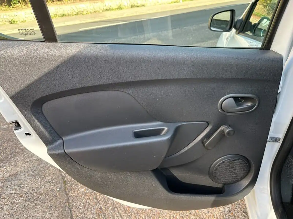 2016-dacia-sandero-12-ambiance-big-16