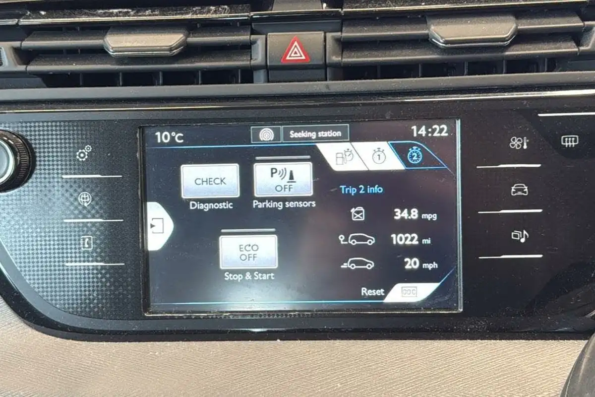 2015-citroen-c4-picasso-16e-hdi-vtr-115ps-ss-etg6-big-31