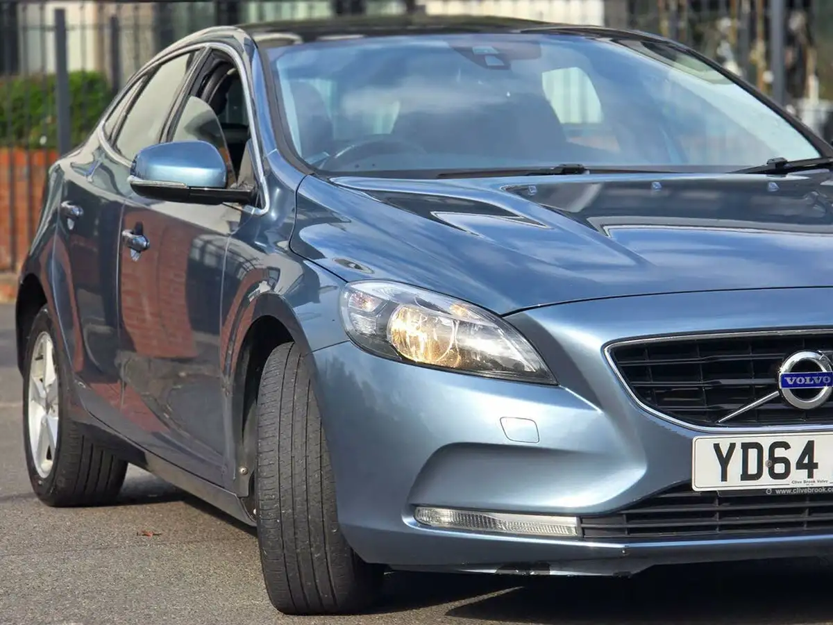 2014-volvo-v40-20td-d3-se-nav-big-23