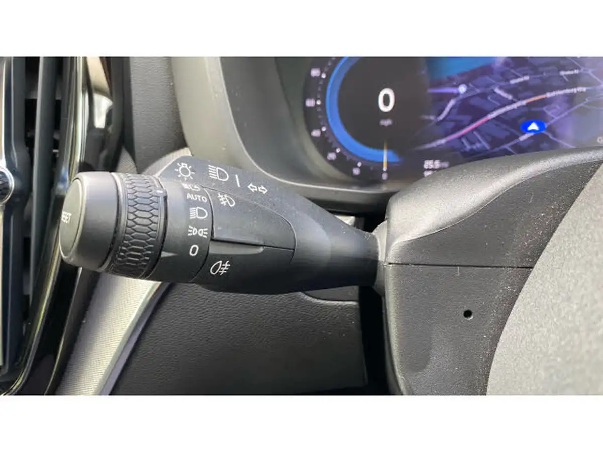 2022-volvo-xc60-20-b5-plus-big-22