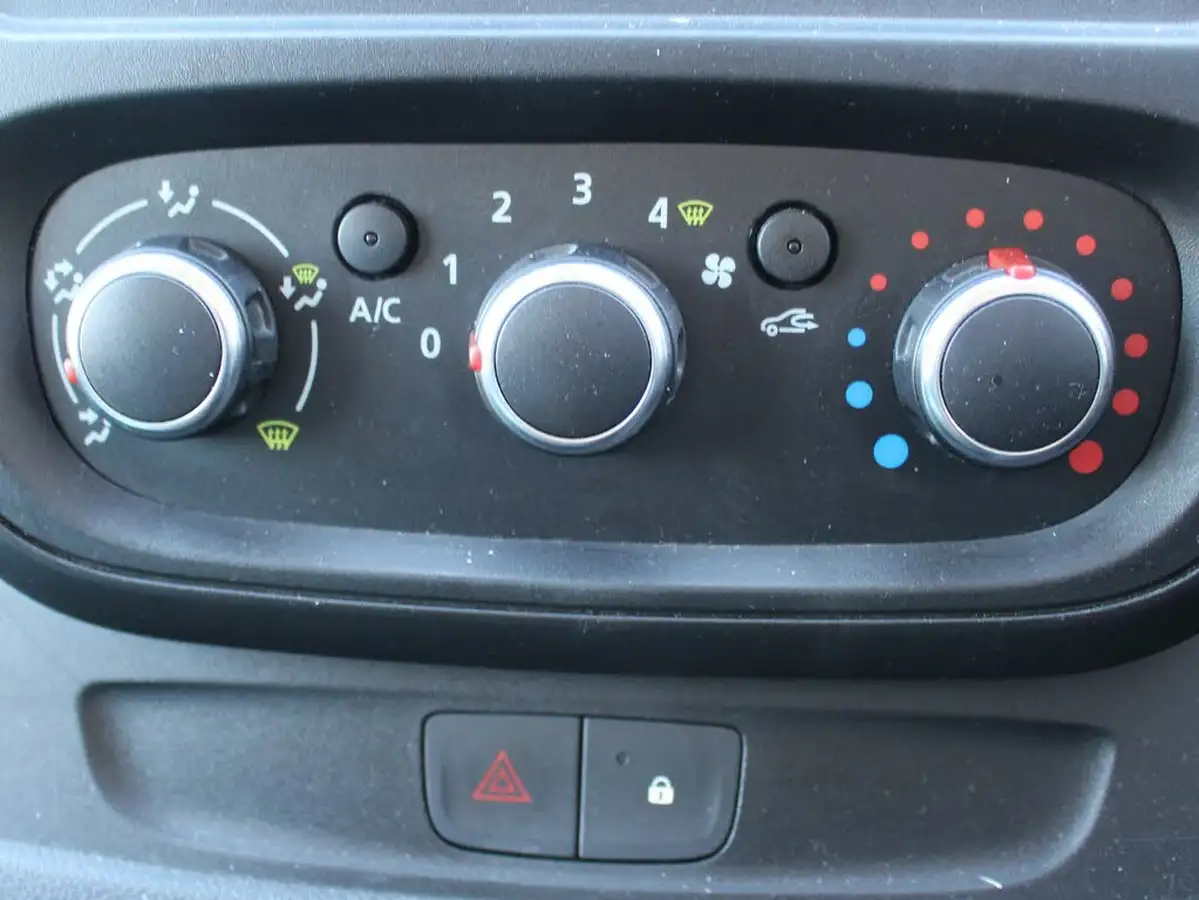 2021-renault-trafic-20dci-ll30-energy-120-business-panel-big-15