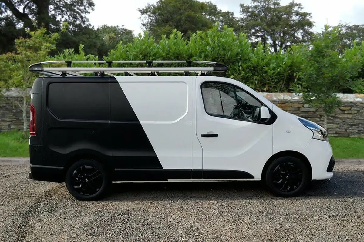 2016-renault-trafic-16dci-sl27-120-sport-low-roof-big-17