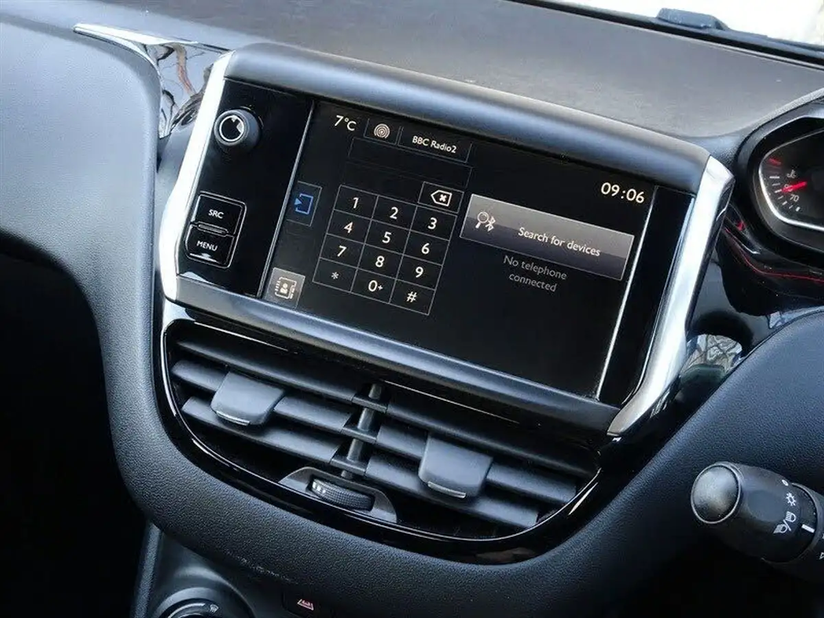 2014-peugeot-208-12-active-vti-5d-big-21