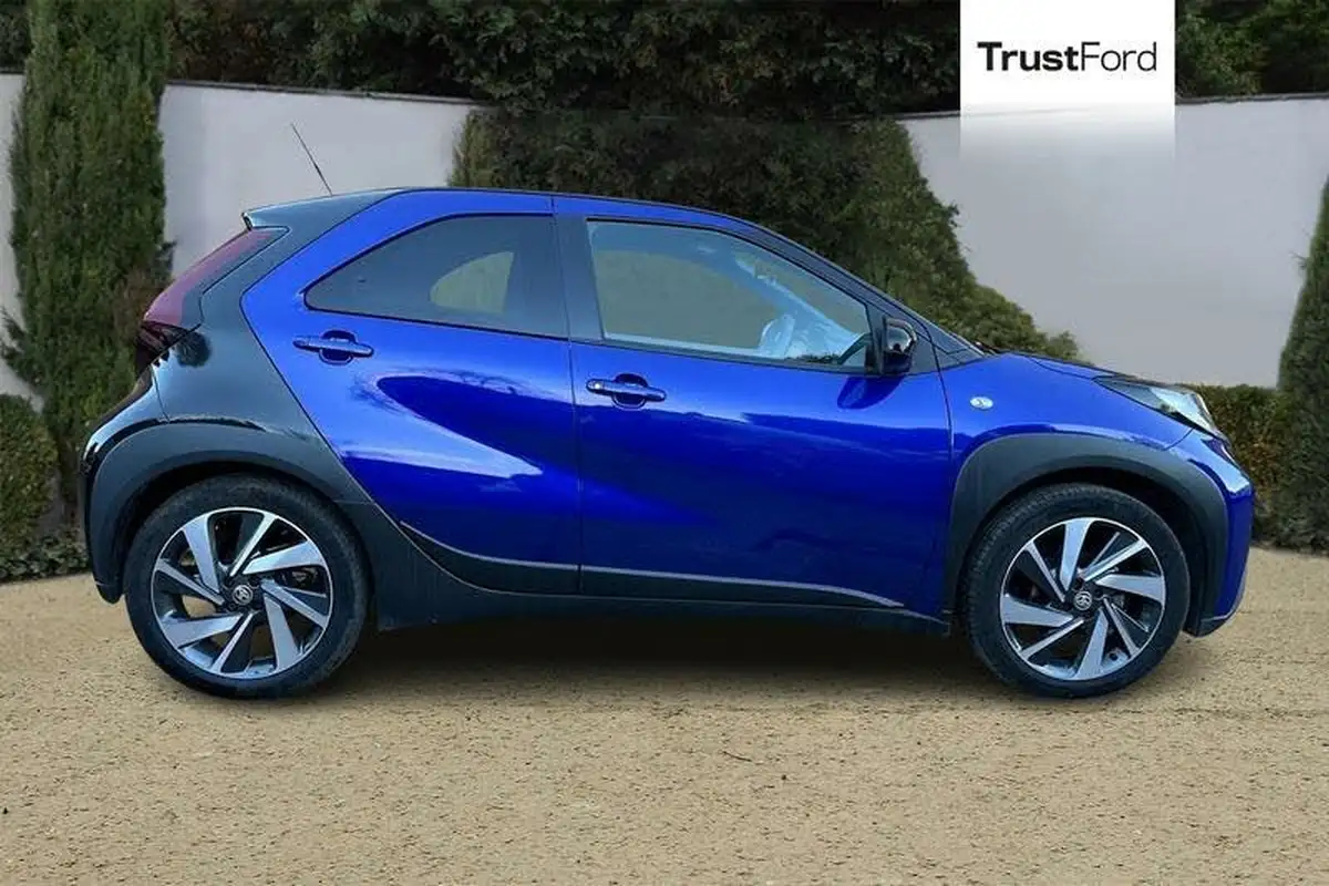 2023-toyota-aygo-x-10-vvt-i-edge-cvt-big-2