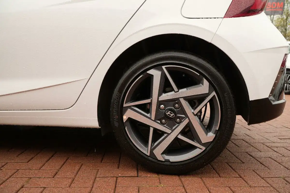 2024-hyundai-i20-10-t-gdi-ultimate-dct-big-46