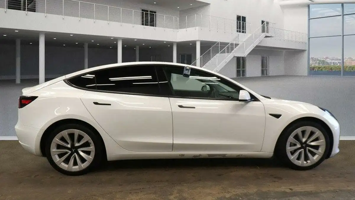 2020-tesla-model-3-e-long-range-big-4