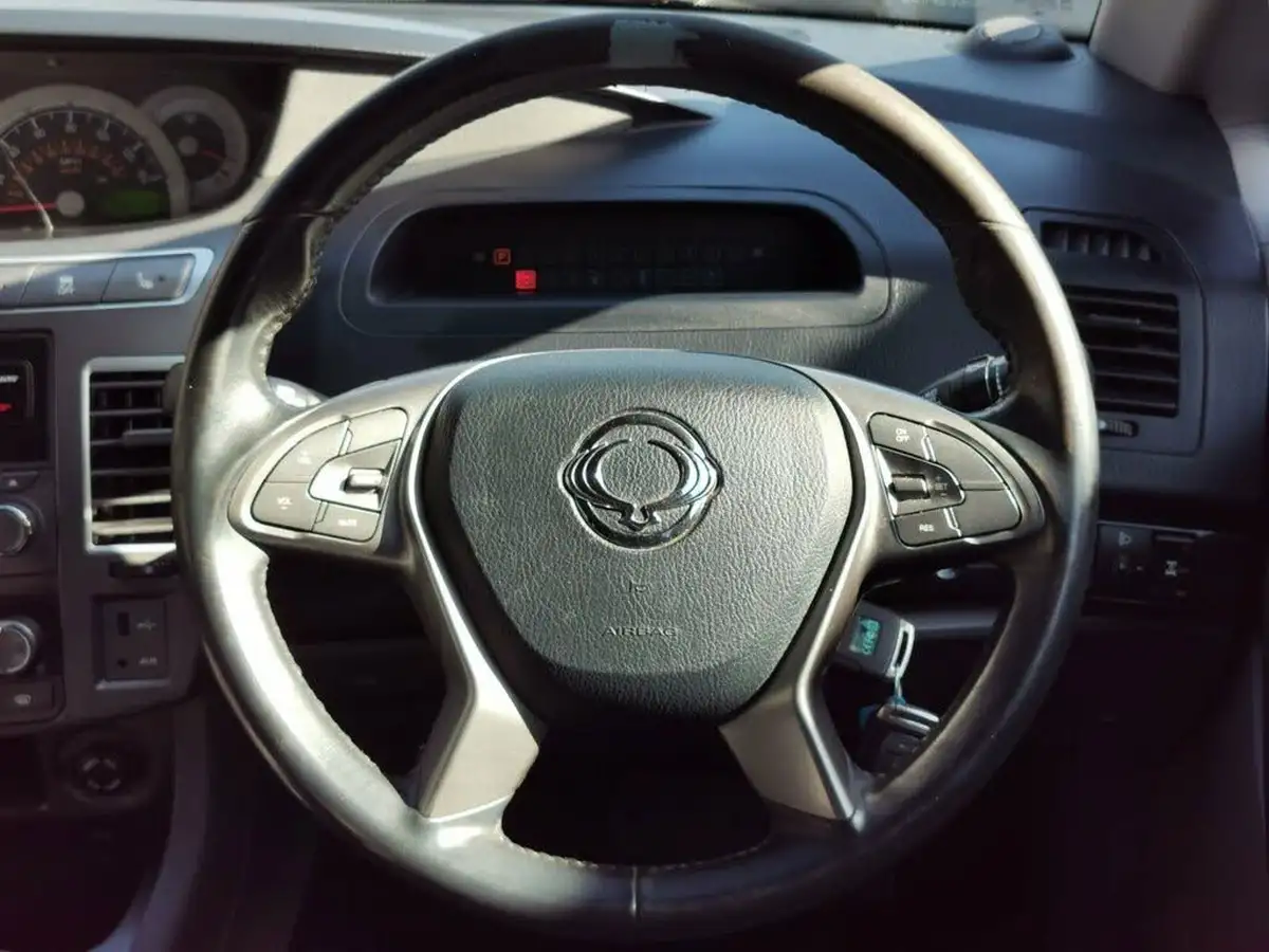 2017-kgm-ssangyong-turismo-22td-elx-big-47
