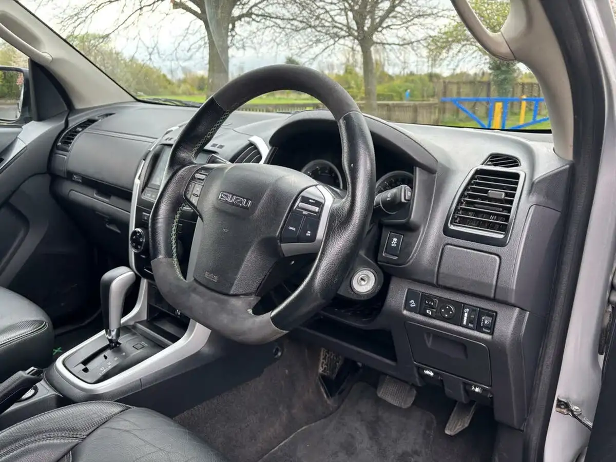 2020-isuzu-d-max-19td-xtr-nav-auto-big-8