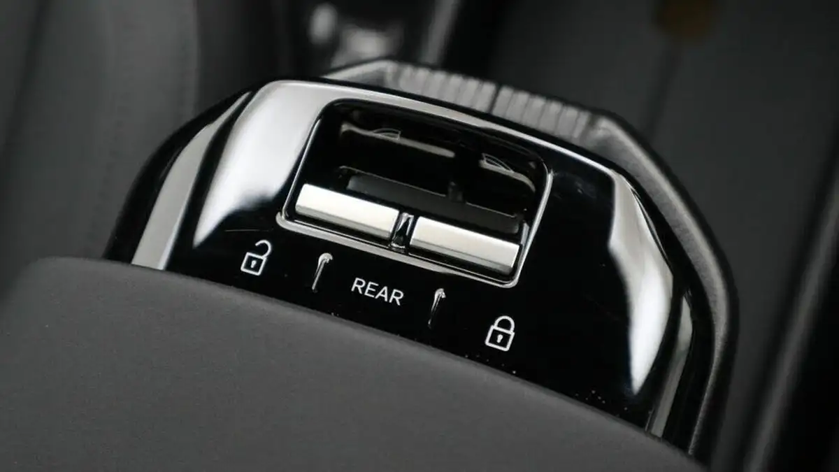 2024-volvo-ex30-e-twin-ultra-big-28