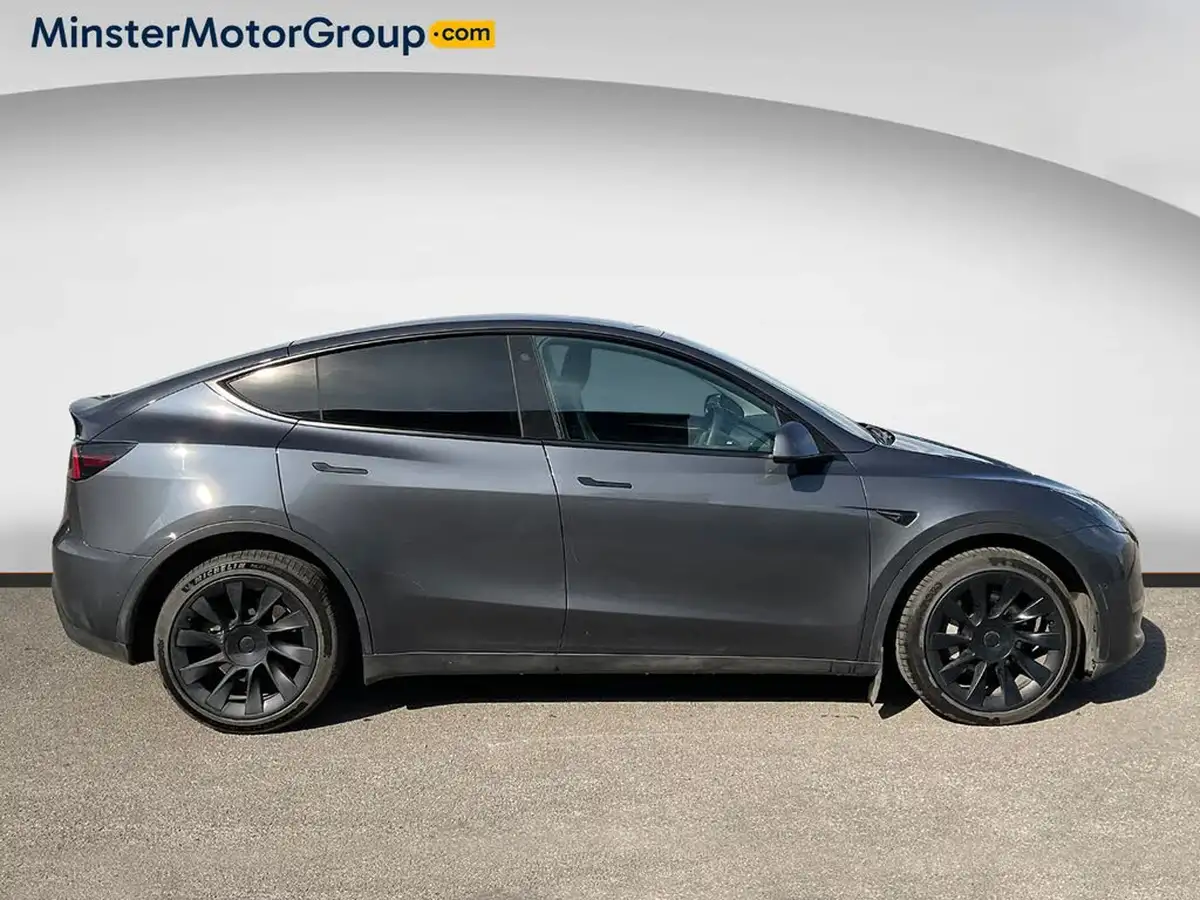 2022-tesla-model-y-e-long-range-big-1