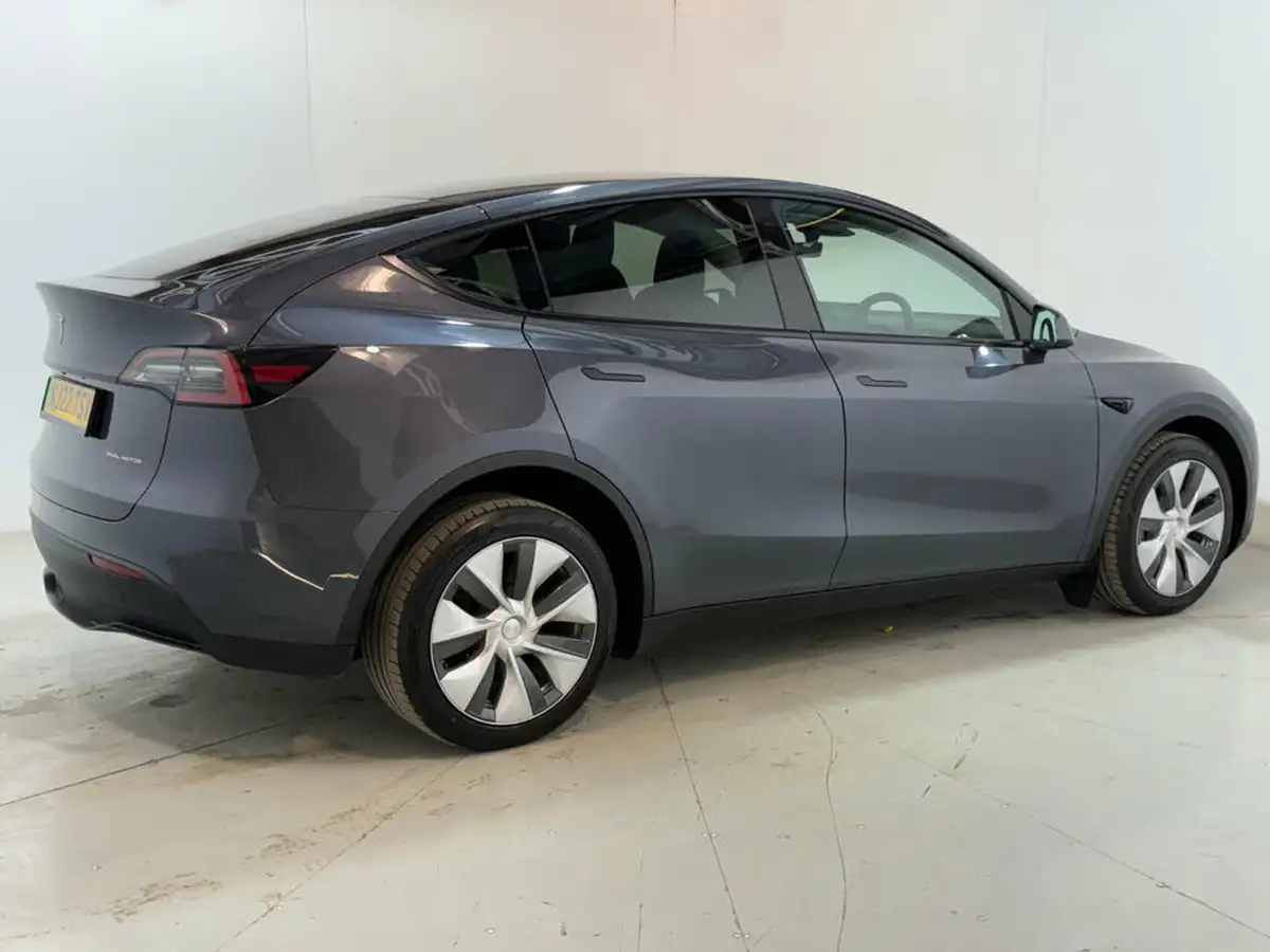 2022-tesla-model-y-e-long-range-big-6