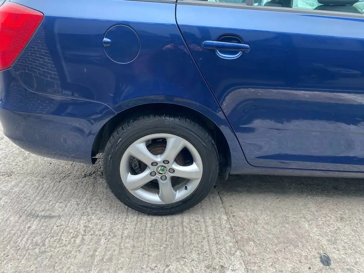 2009-skoda-fabia-14-2-estate-big-9