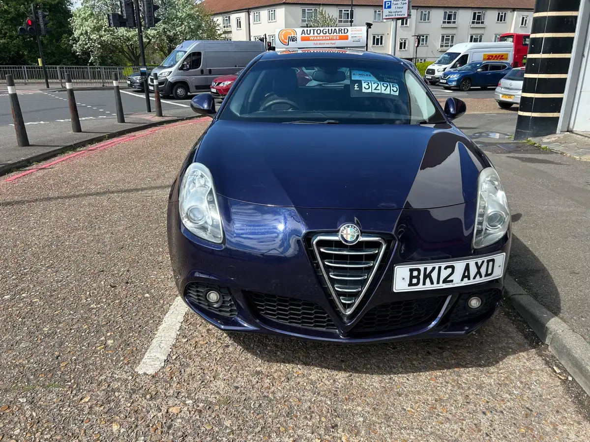 2012-alfa-romeo-giulietta-14-lusso-tb-multiair-170bhp-big-2