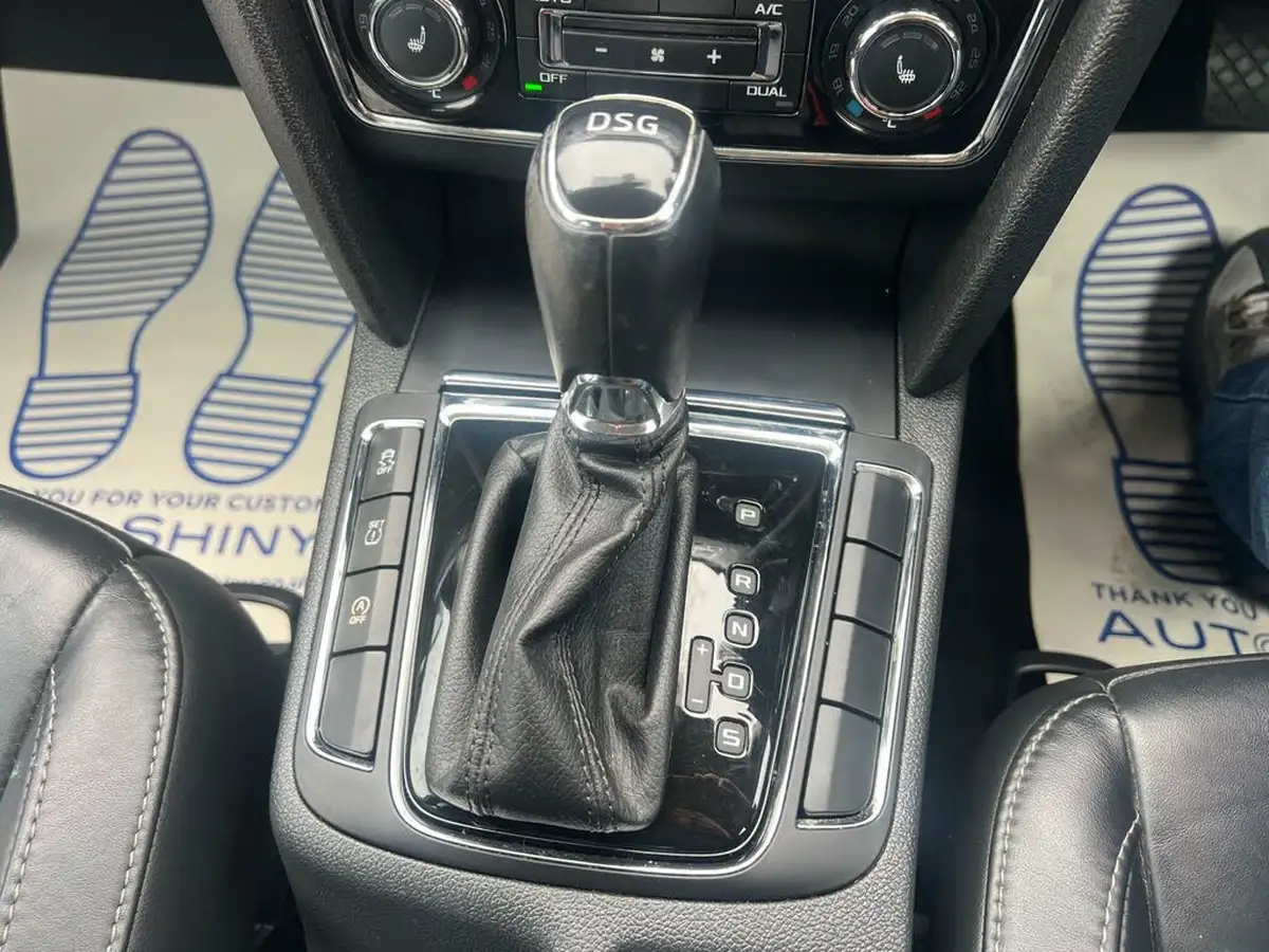 2014-skoda-superb-20tdi-black-edition-140ps-hatchback-dsg-big-18