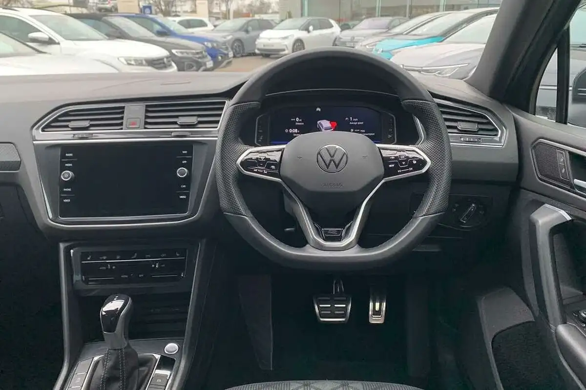 2023-volkswagen-tiguan-15-tsi-r-line-edition-big-12