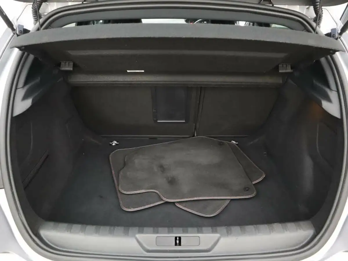 2019-peugeot-308-12-puretech-gt-line-big-6