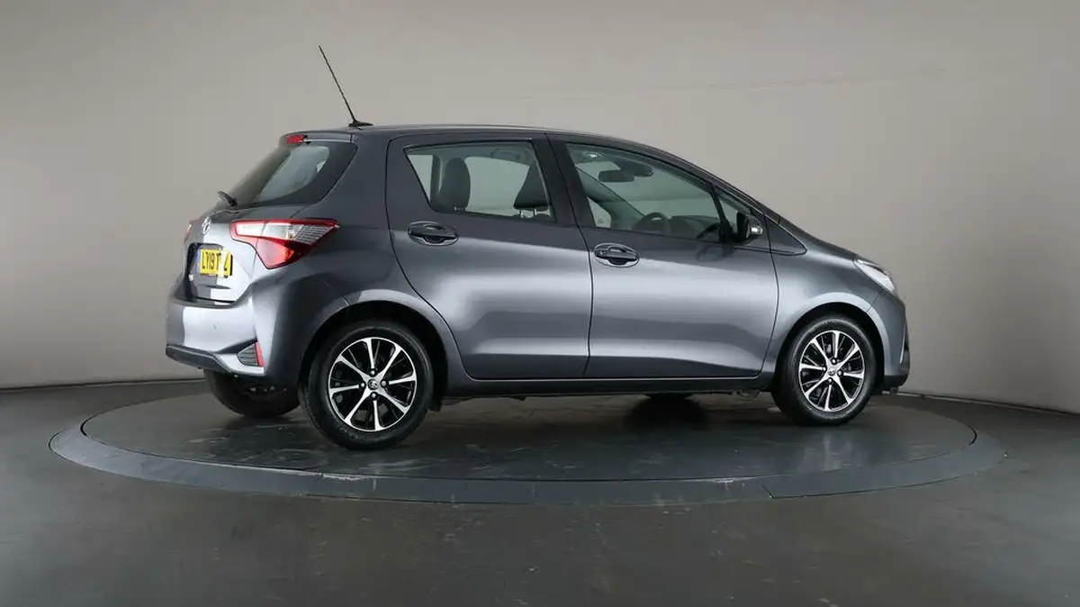 2019-toyota-yaris-15-vvt-i-icon-tech-111bhp-1496cc-big-53