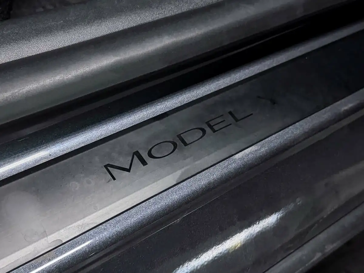 2022-tesla-model-y-e-long-range-big-16