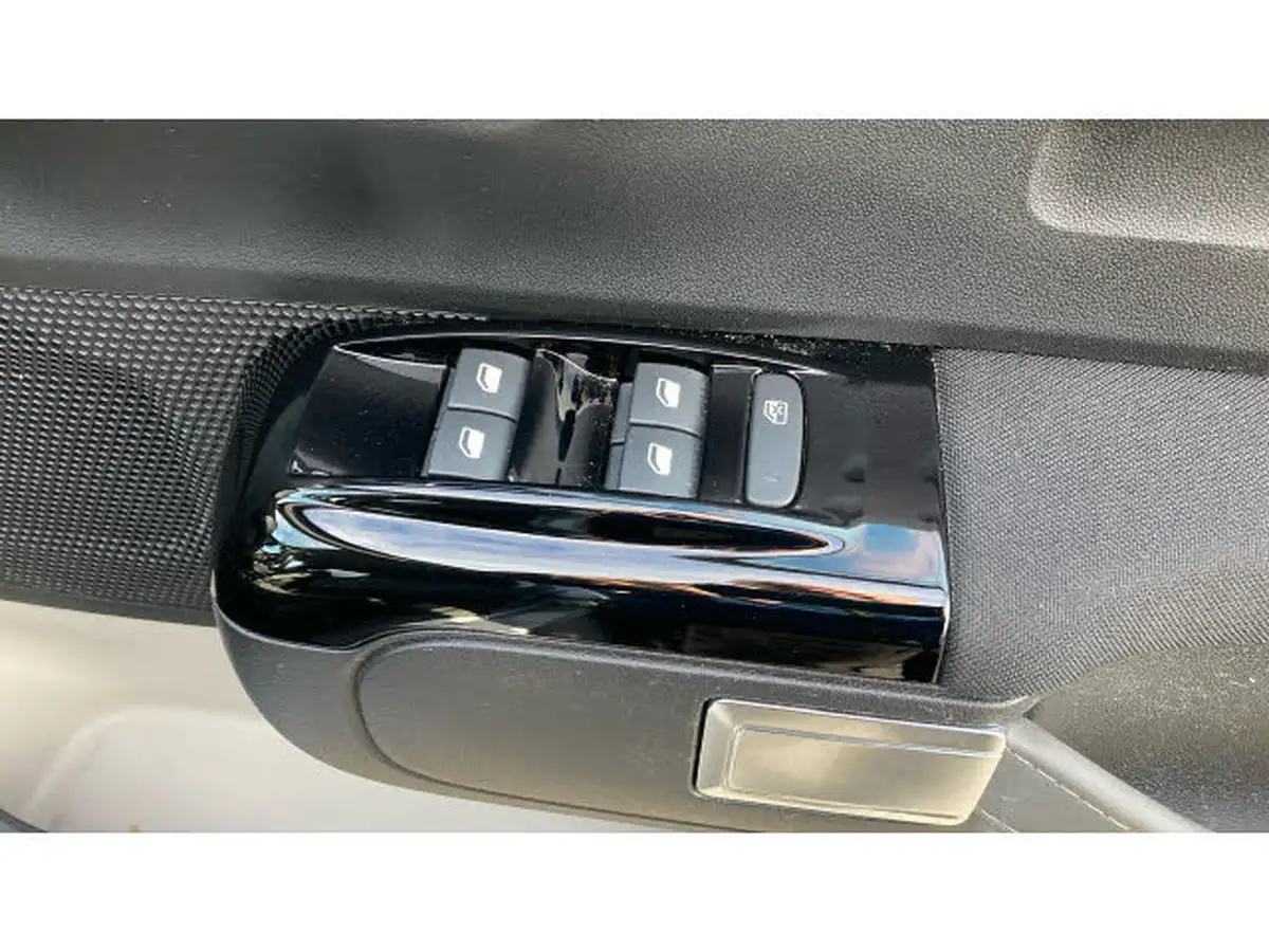 2022-citroen-c3-12-puretech-shine-plus-110ps-ss-eat6-big-26