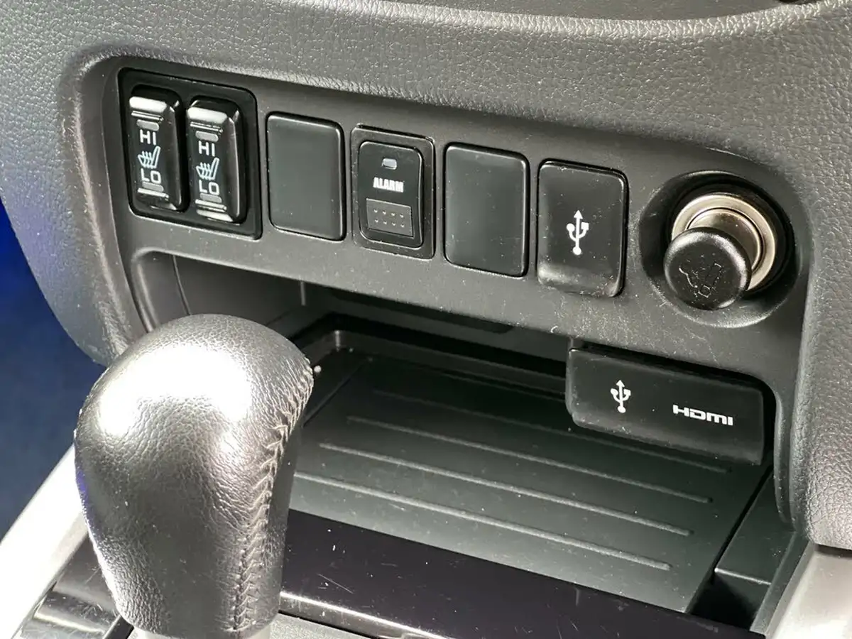 2018-mitsubishi-l200-24di-d-barbarian-sda-auto-big-17