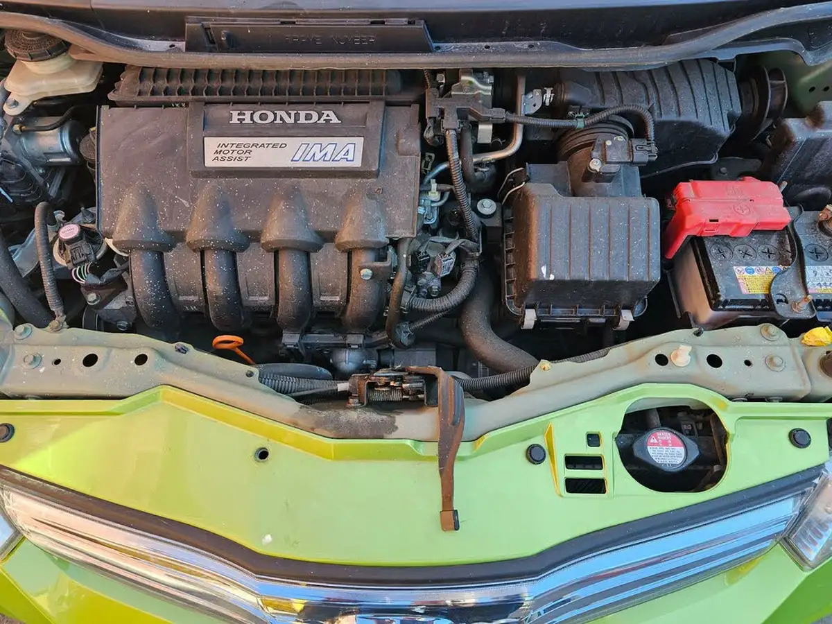 2012-honda-jazz-big-41