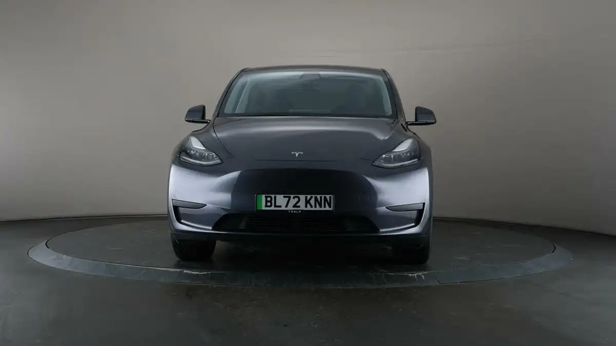 2022-tesla-model-y-e-rwd-big-2