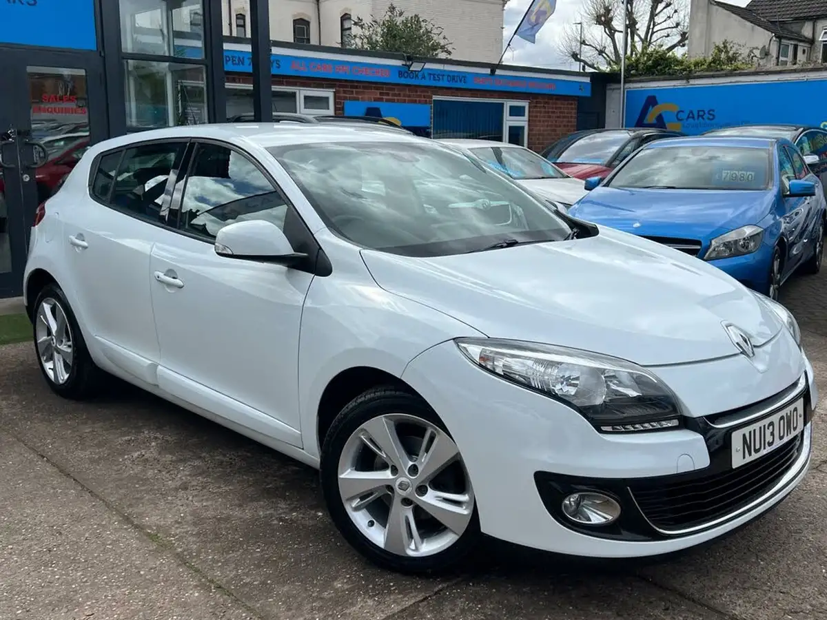 2013-renault-megane-16-dynamique-tom-tom-16v-110bhp-hatchback-5d-big-48