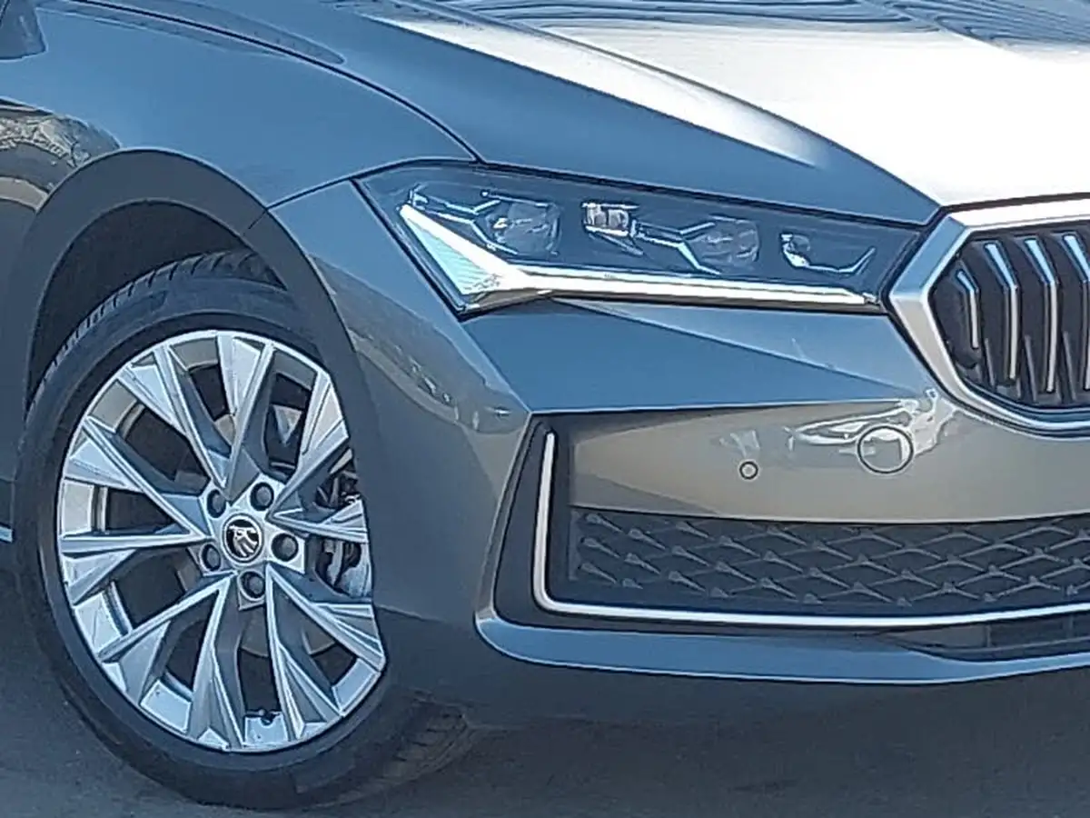 2024-skoda-superb-20tdi-se-l-150ps-scr-estate-dsg-big-8