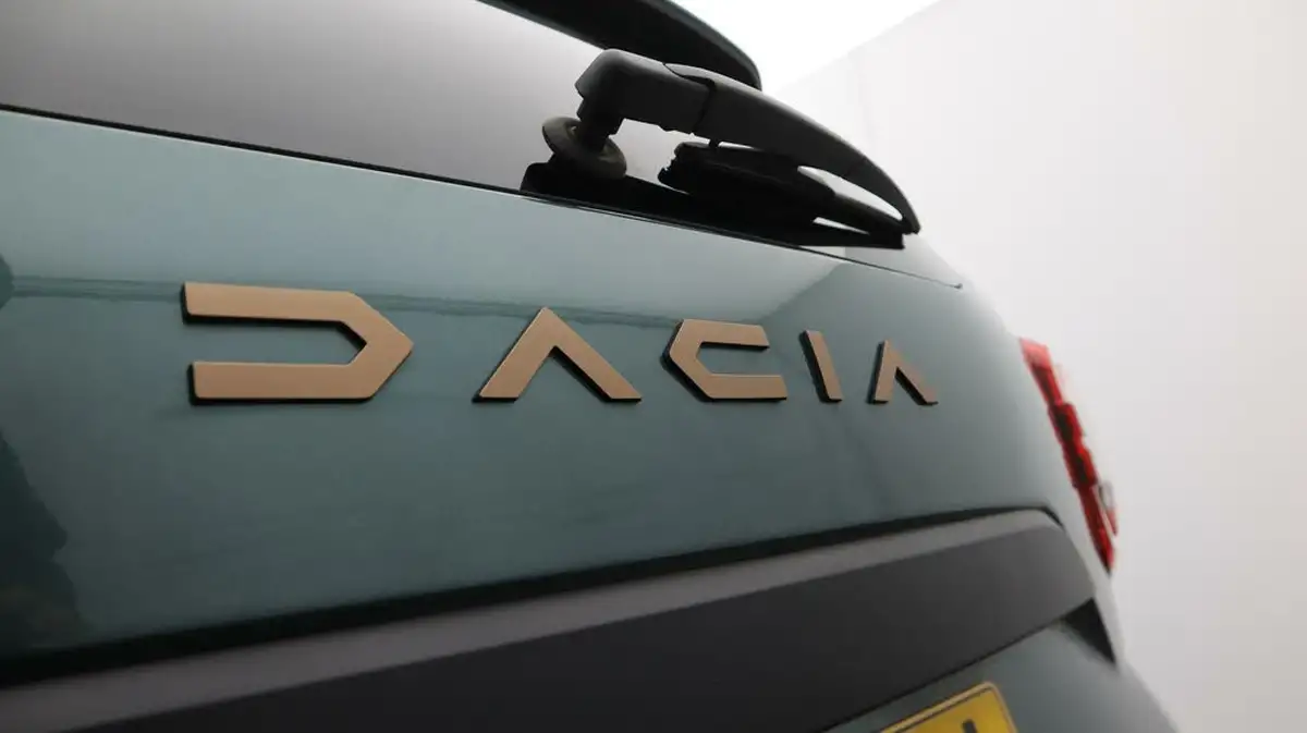2024-dacia-duster-13-tce-extreme-150bhp-1332cc-edc-big-23