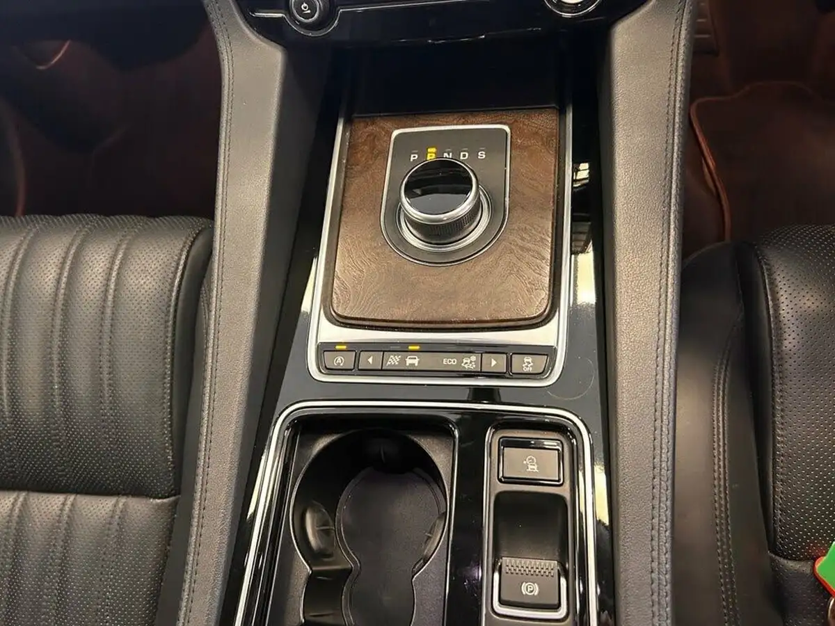 2017-jaguar-f-pace-20-i4d-portfolio-180ps-awd-auto-big-18