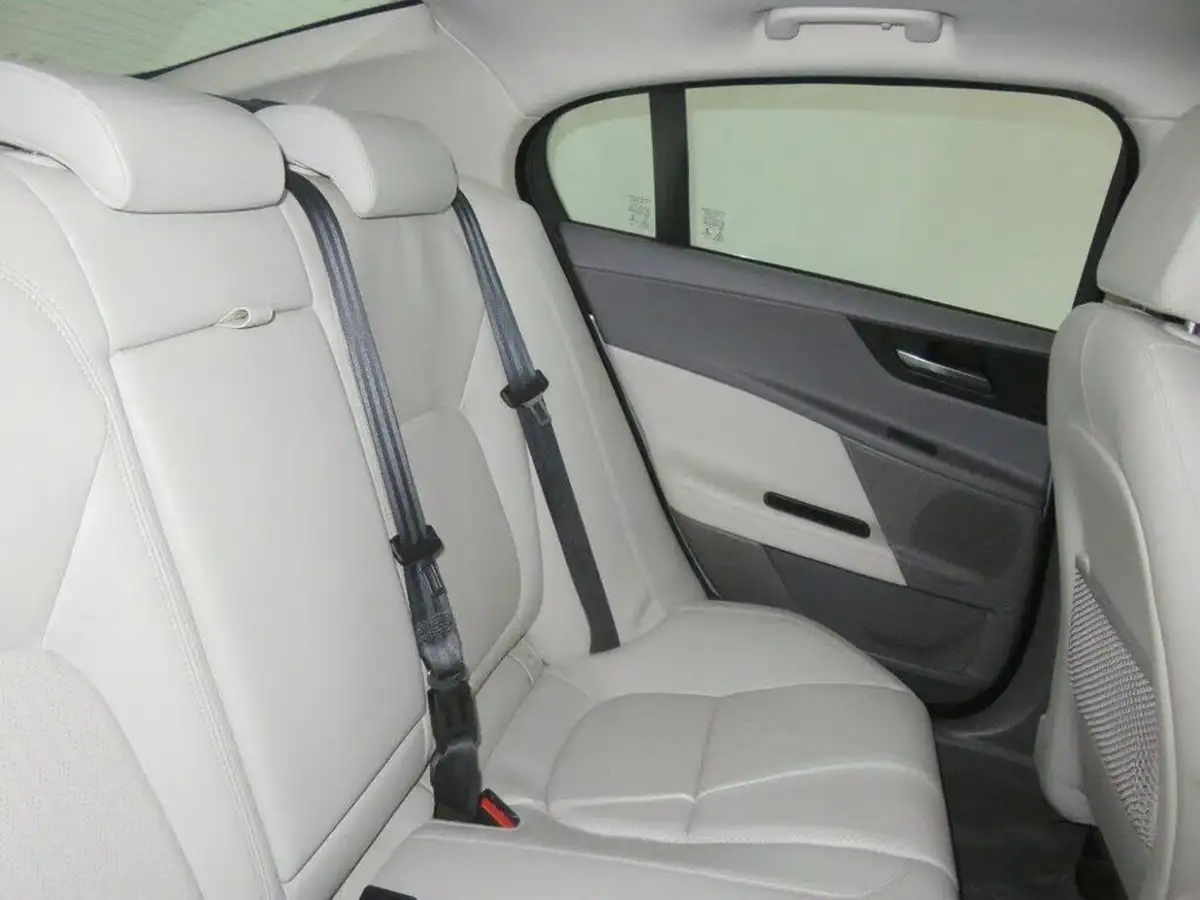 2015-jaguar-xe-20td-portfolio-163ps-auto-big-47