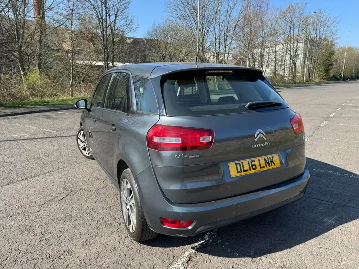 2016-citroen-c4-picasso-16bluehdi-exclusive-big-9