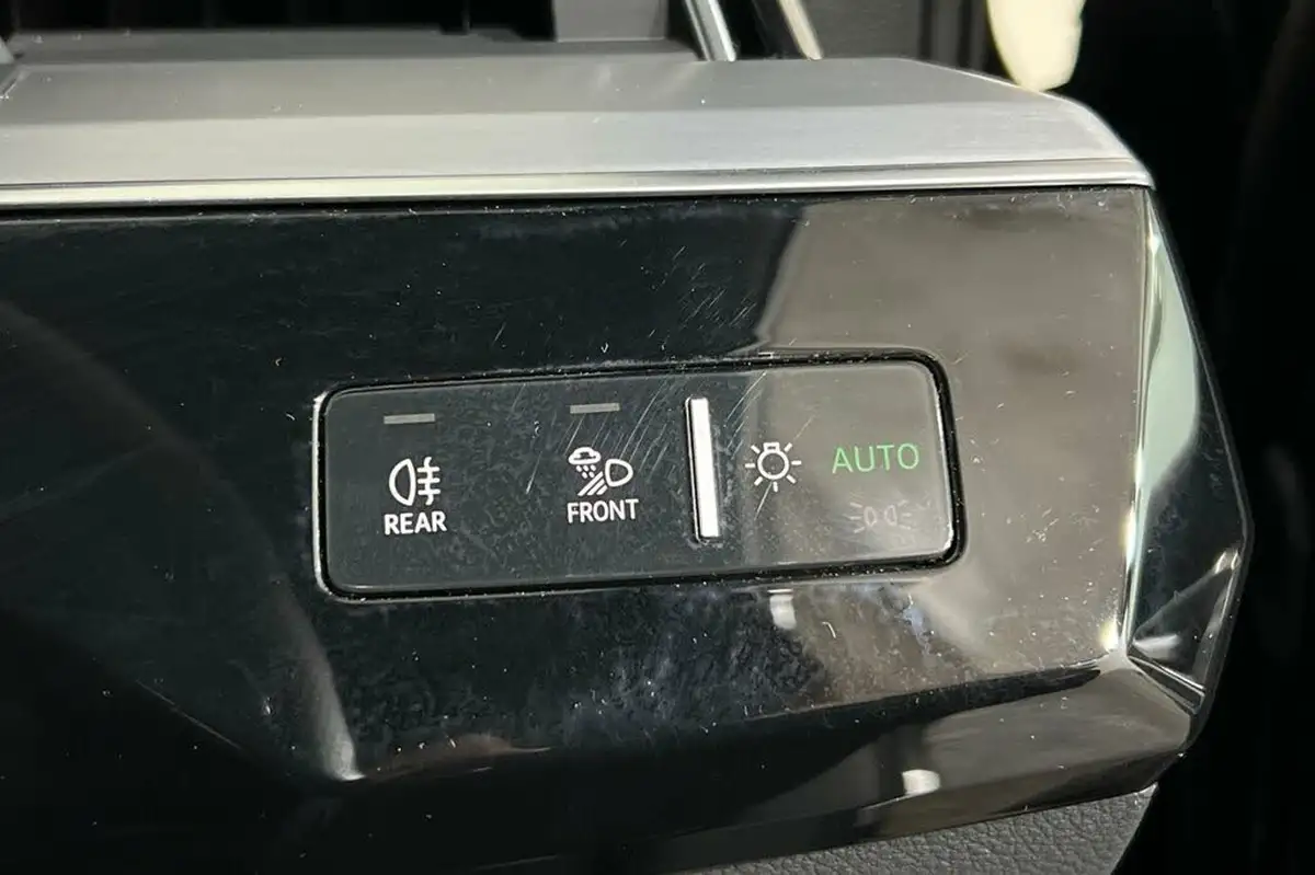 2021-audi-e-tron-50e-black-edition-station-wagon-big-34