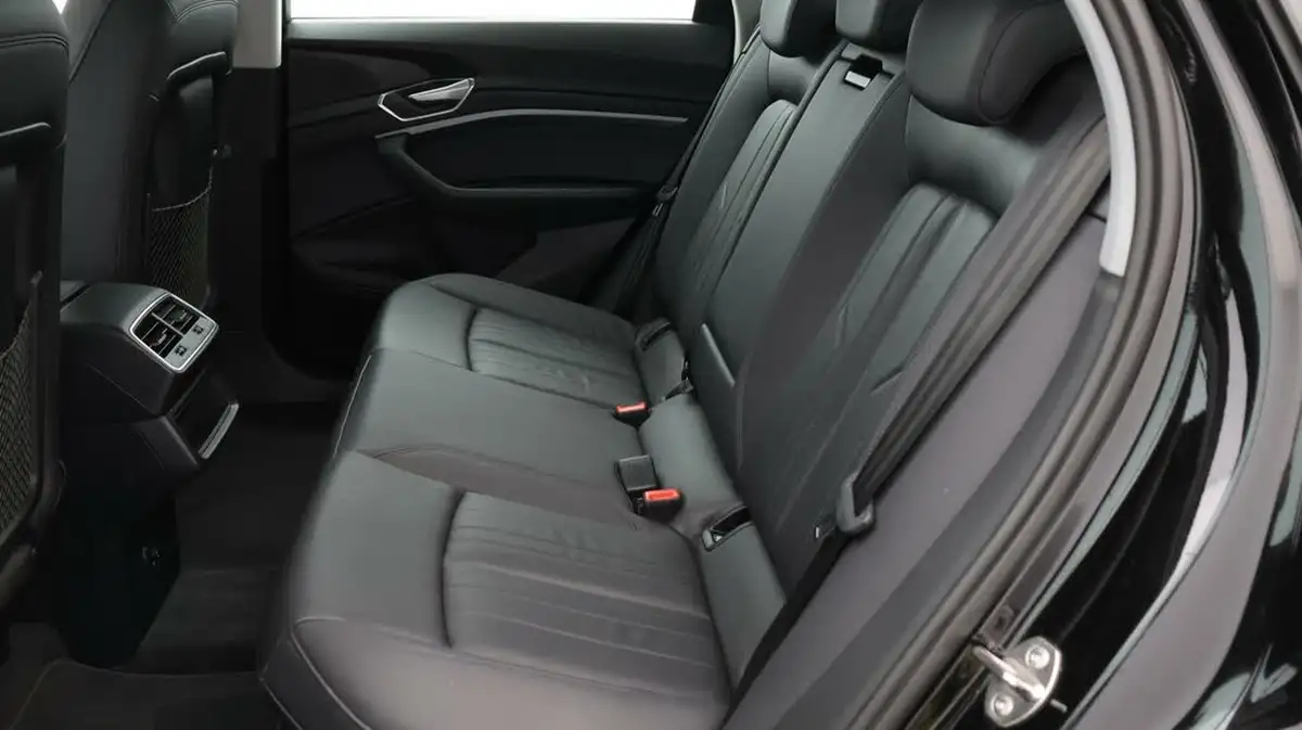 2021-audi-e-tron-55e-technik-sportback-big-16