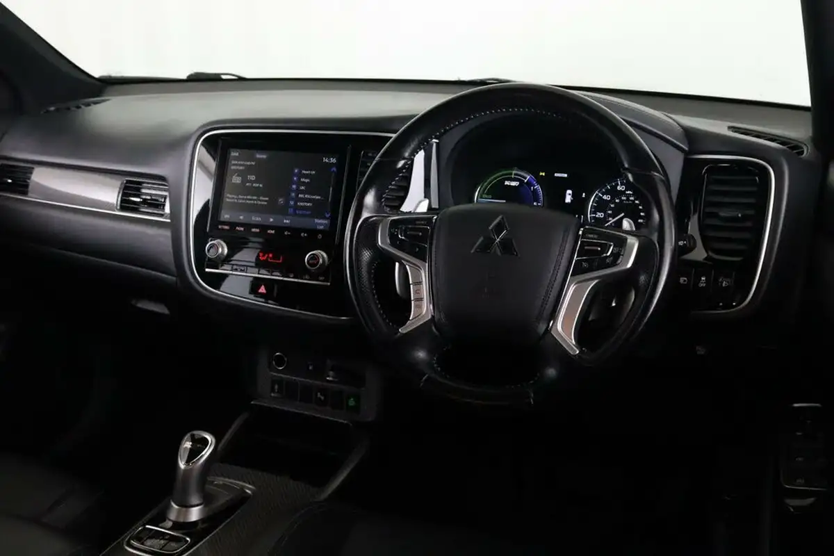 2020-mitsubishi-outlander-24-dynamic-phev-big-14