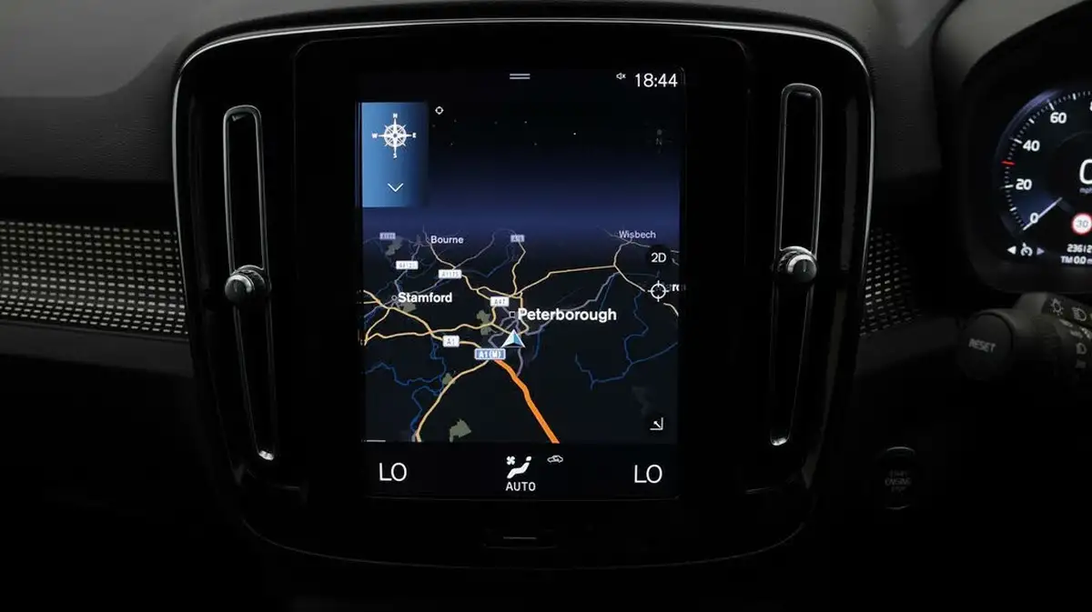 2022-volvo-xc40-15-t3-r-design-auto-big-11